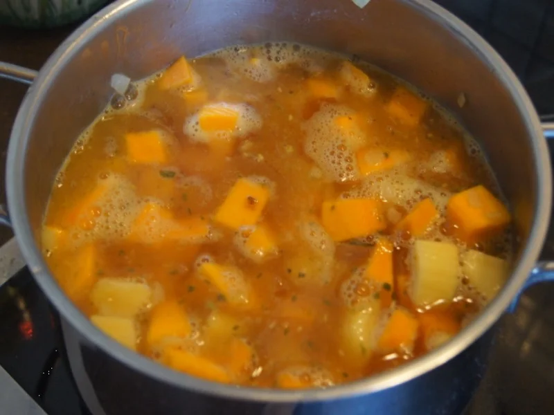 Pikante Kürbiscremesuppe mit Garnelenspieß - Rezept - Bild Nr. 6403