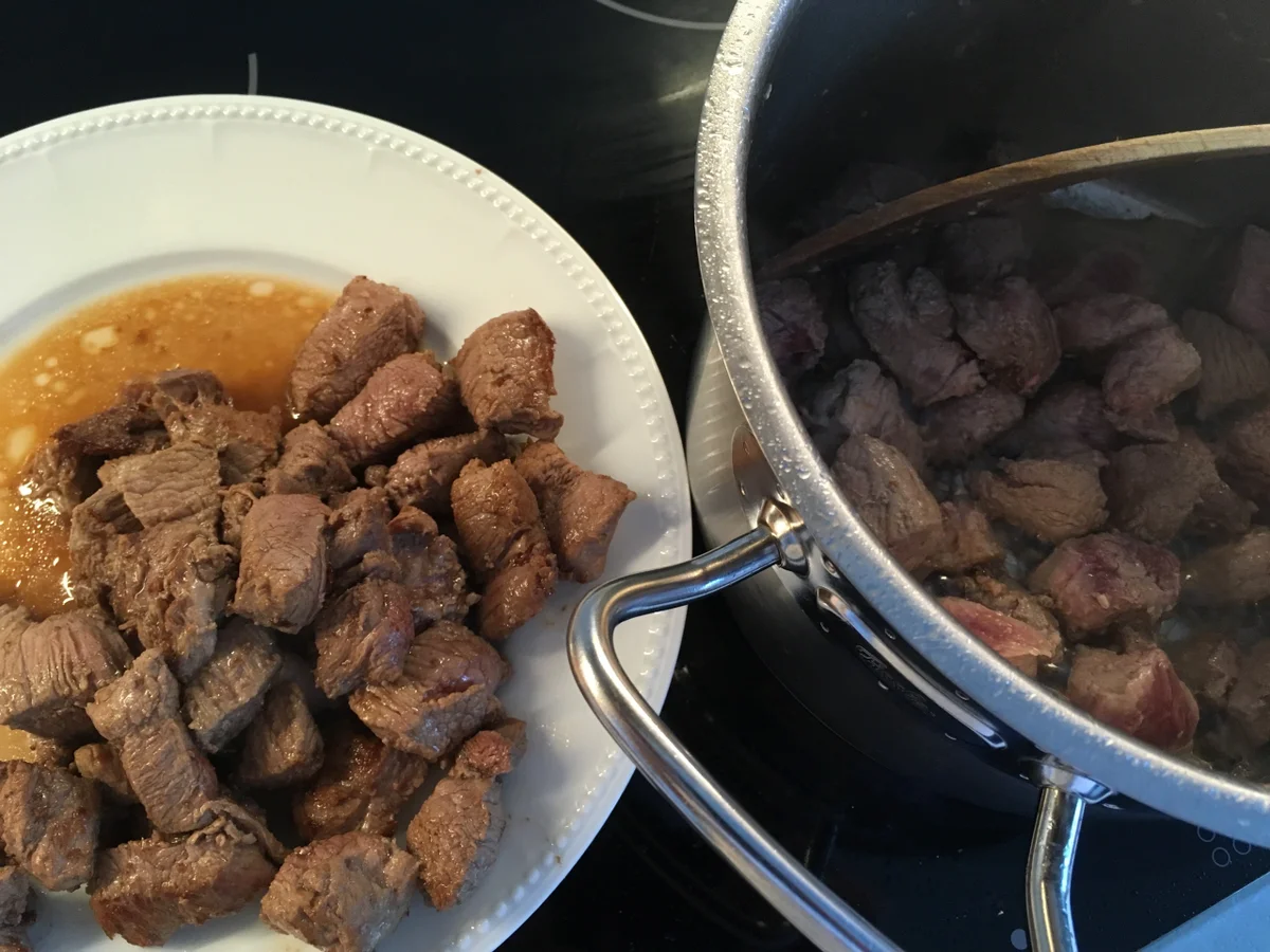 Rezept: Hirschgulasch Bild Nr. 6509 Hirschgulasch - Rezept - Bild Nr. 6509