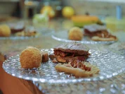 Medaillon vom bayrischen Rind mit Steinpilzen und zweierlei Knödeln - Rezept - Bild Nr. 6477