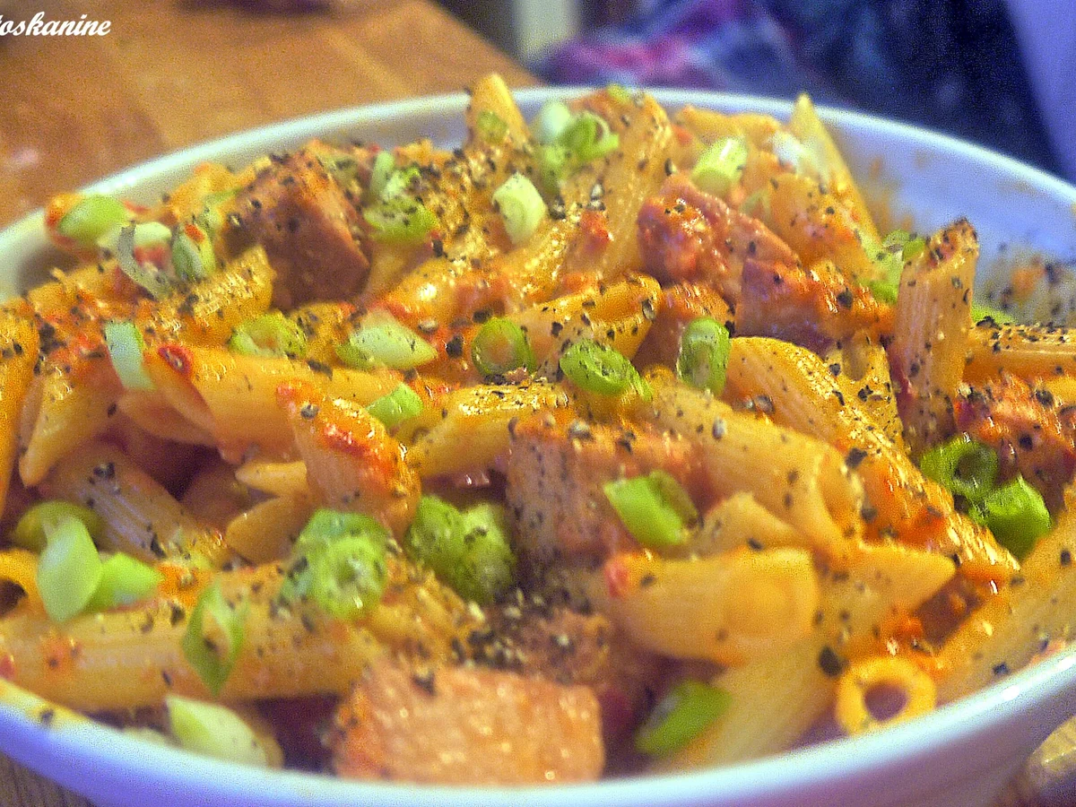 Scharfe Paprikasauce mit gebratener Fleischwurst und Pasta - Rezept - Bild Nr. 6478
