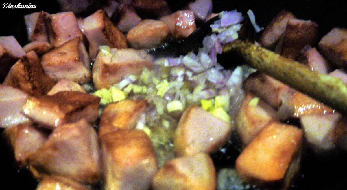 Scharfe Paprikasauce mit gebratener Fleischwurst und Pasta - Rezept - Bild Nr. 6479