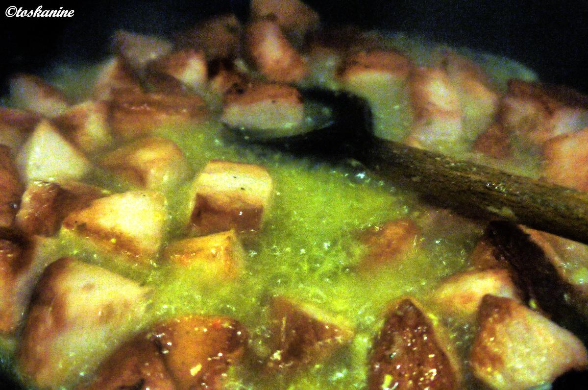 Scharfe Paprikasauce mit gebratener Fleischwurst und Pasta - Rezept - Bild Nr. 6480