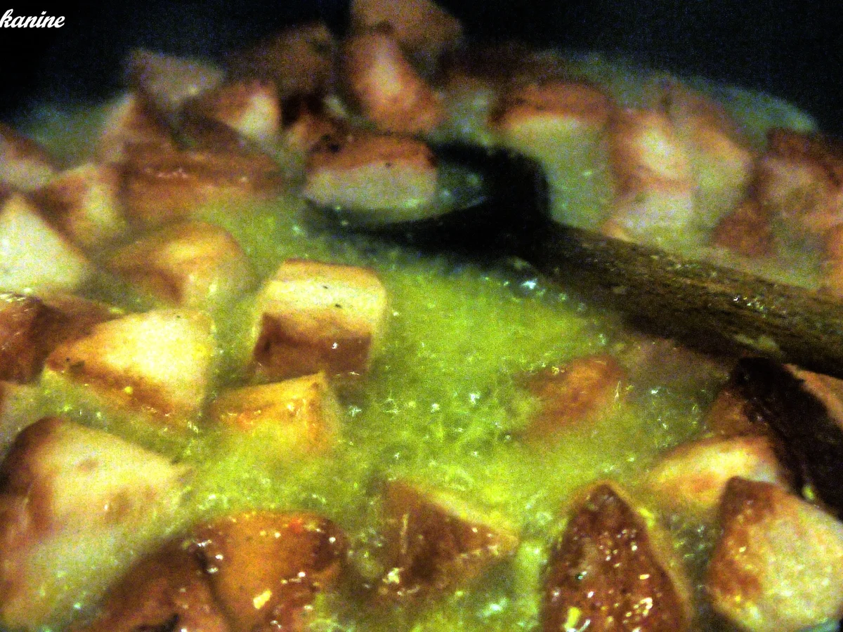 Scharfe Paprikasauce mit gebratener Fleischwurst und Pasta - Rezept - Bild Nr. 6480