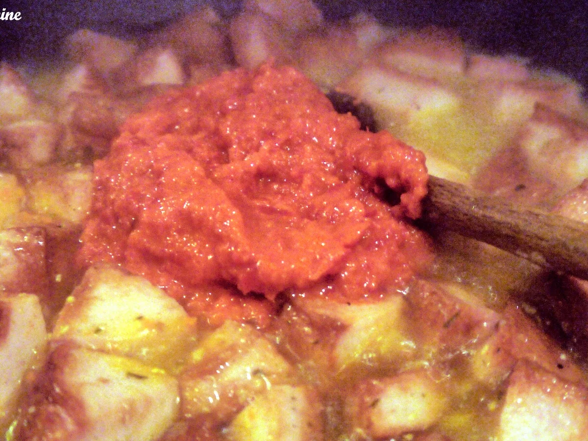 Scharfe Paprikasauce mit gebratener Fleischwurst und Pasta - Rezept - Bild Nr. 6481