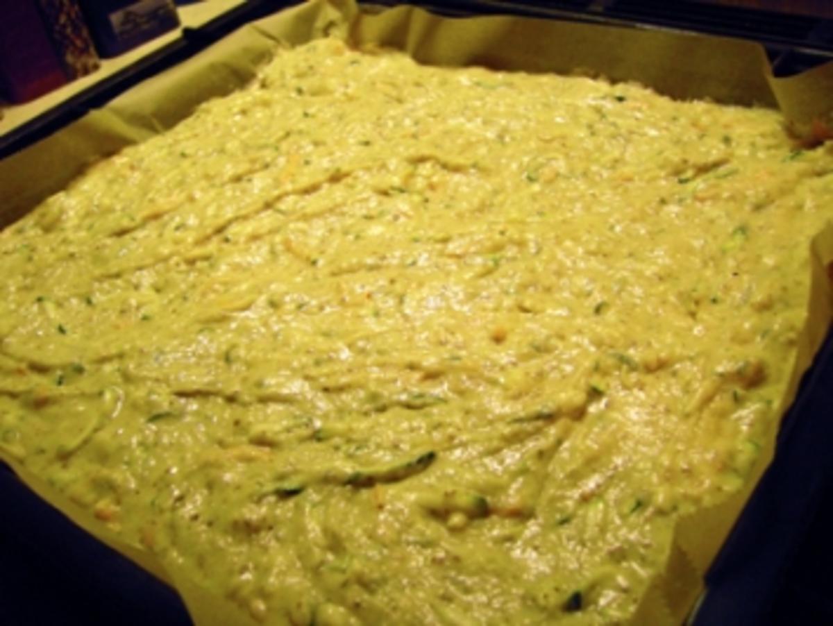 Kuchen: Zucchini-Gugelhupf mit einem Hauch Möhre ;-) - Rezept