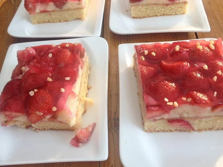 Rezept: Erdbeerkuchen mit Vanillepudding Bild Nr. 3 Erdbeerkuchen mit Vanillepudding - Rezept - Bild Nr. 3