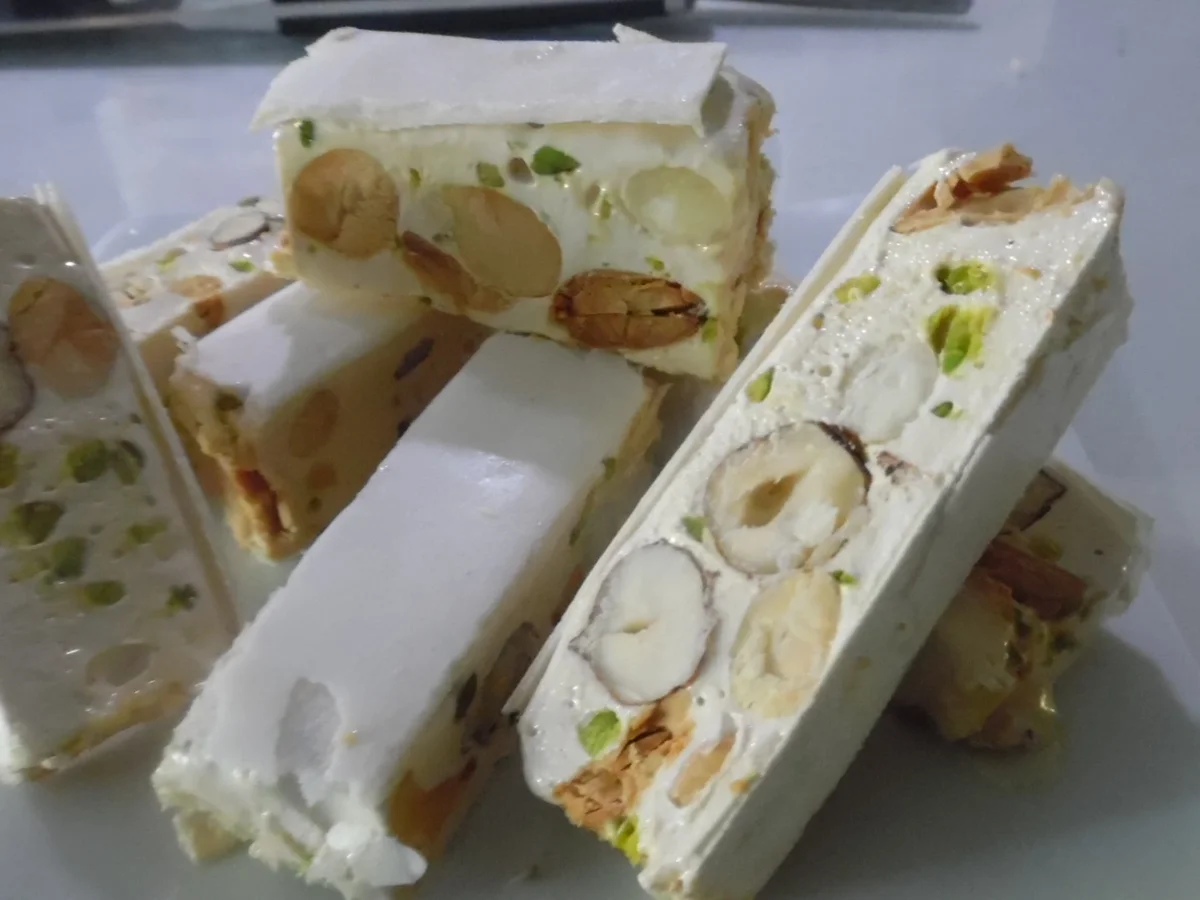 Rezept: Türkischer Honig oder weißer Nougat Bild Nr. 2 Türkischer Honig oder weißer Nougat - Rezept - Bild Nr. 2