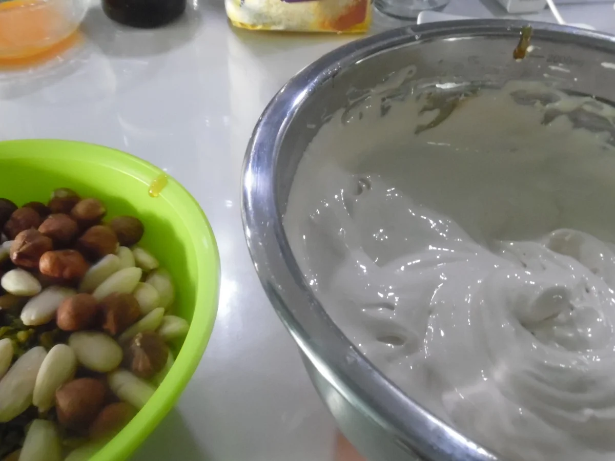 Rezept: Türkischer Honig oder weißer Nougat Bild Nr. 4 Türkischer Honig oder weißer Nougat - Rezept - Bild Nr. 4