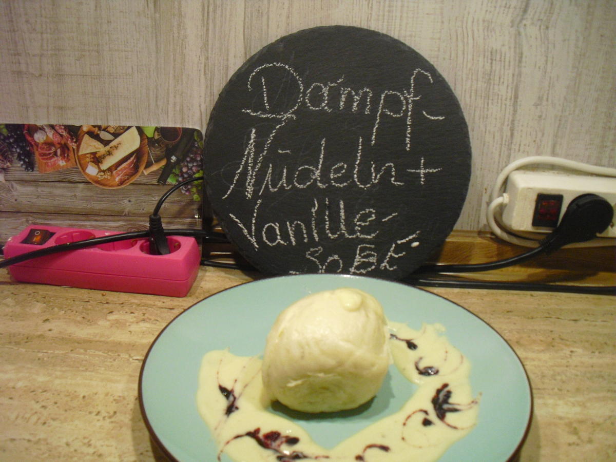 Dampfnudeln mit Vanille-Soße - Rezept mit Bild - kochbar.de