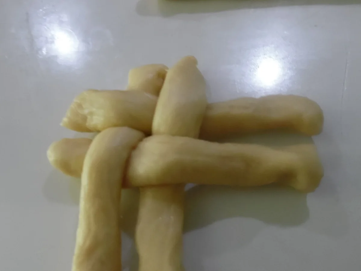 Rezept: Geflochtene Milchbrötchen Bild Nr. 6511 Geflochtene Milchbrötchen - Rezept - Bild Nr. 6511