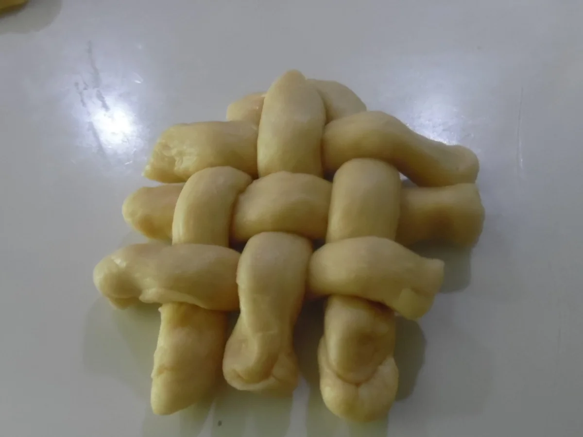 Rezept: Geflochtene Milchbrötchen Bild Nr. 6512 Geflochtene Milchbrötchen - Rezept - Bild Nr. 6512