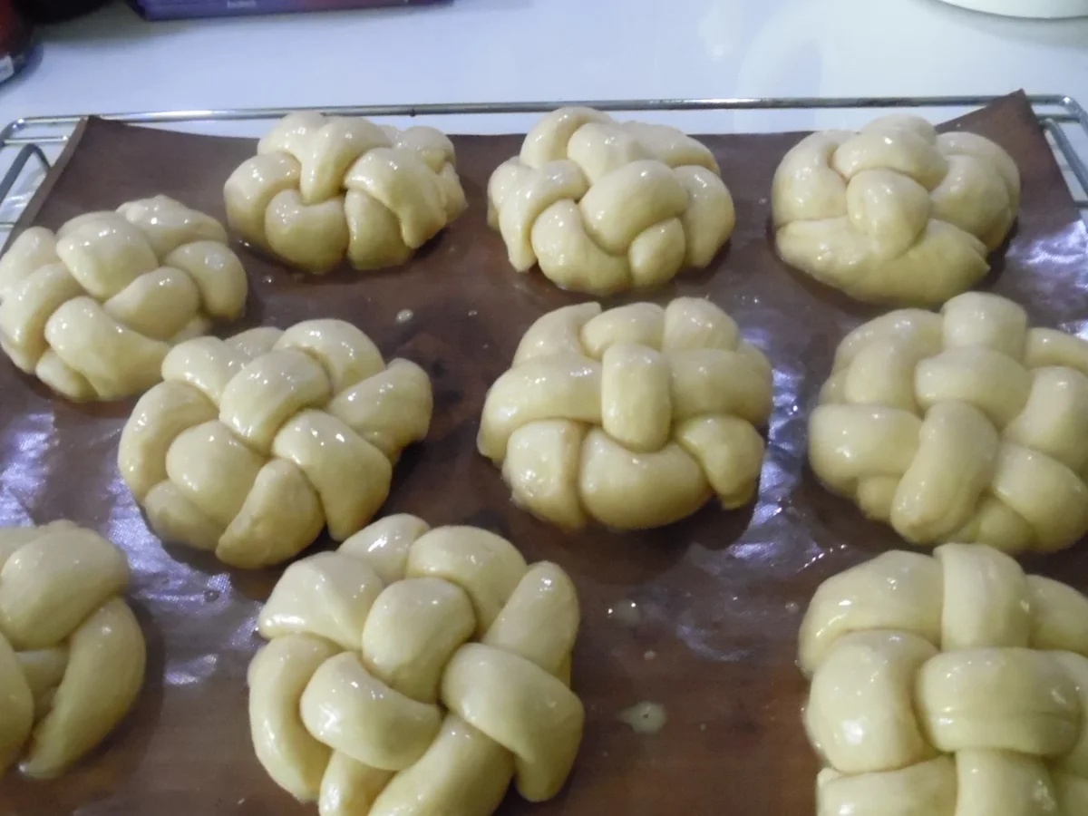 Rezept: Geflochtene Milchbrötchen Bild Nr. 6514 Geflochtene Milchbrötchen - Rezept - Bild Nr. 6514