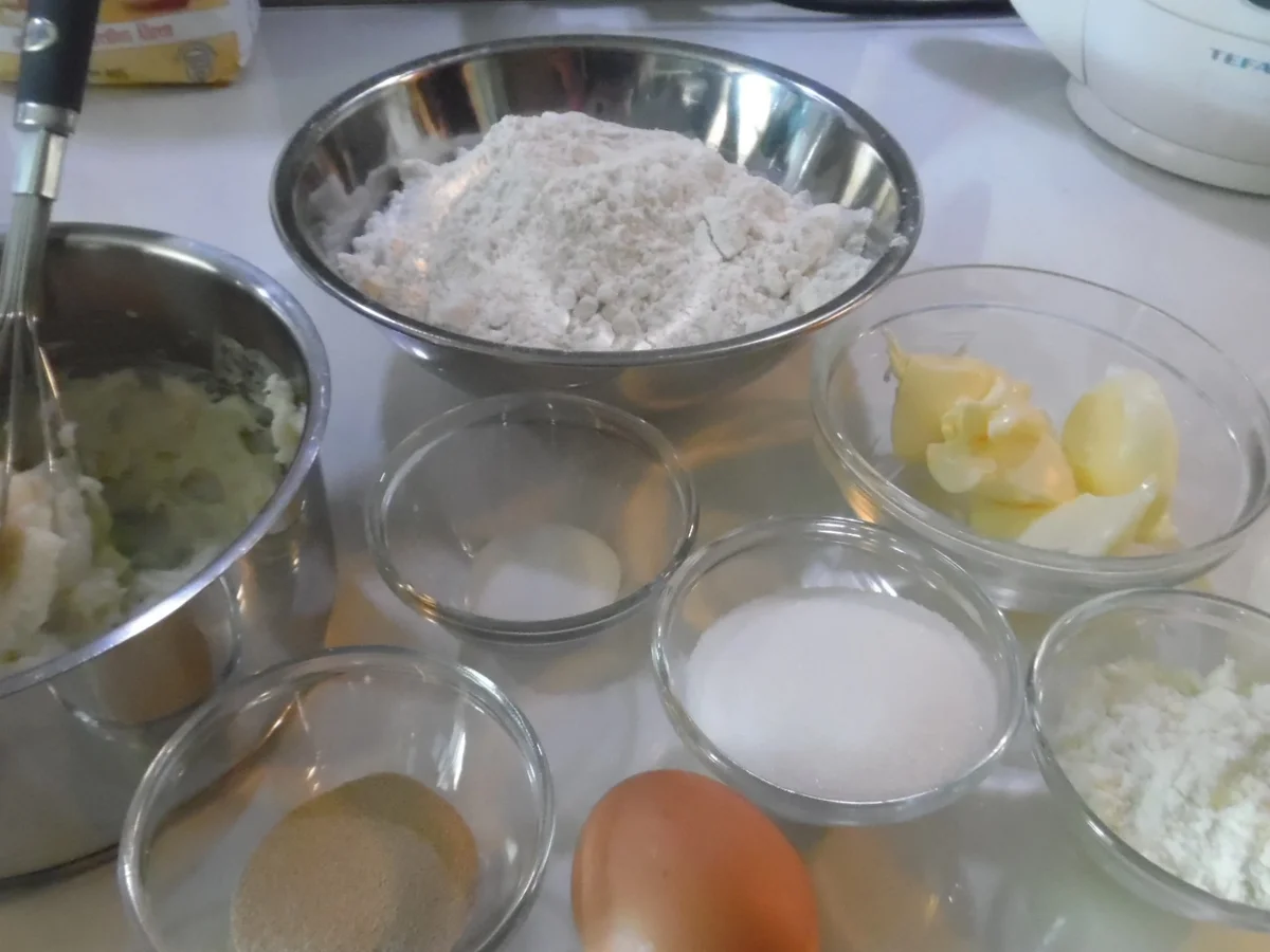 Rezept: Geflochtene Milchbrötchen Bild Nr. 6521 Geflochtene Milchbrötchen - Rezept - Bild Nr. 6521