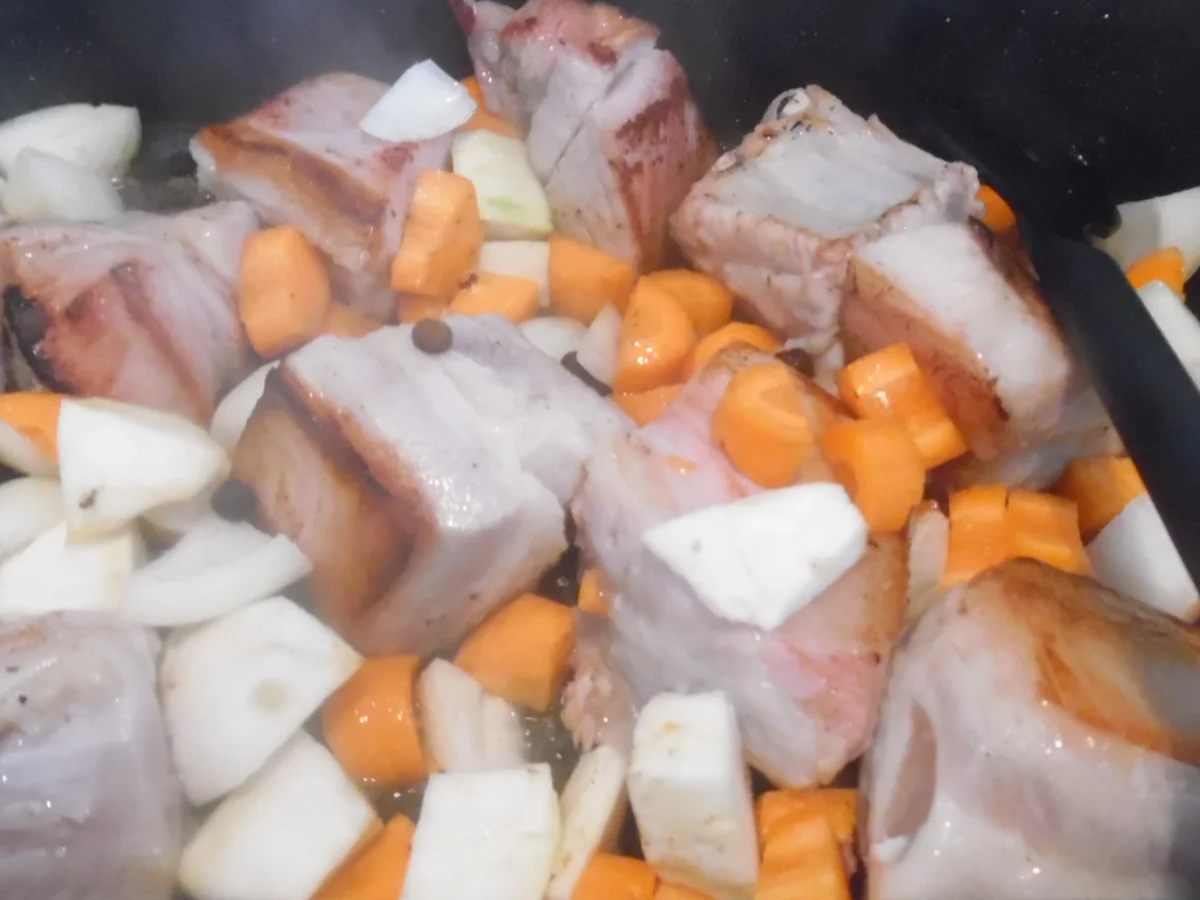 Gepökelte Rippchen mit Soße und Beilagen - Rezept - Bild Nr. 6512