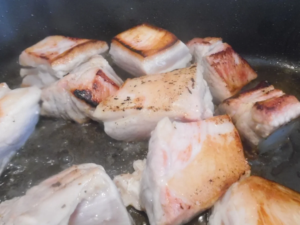 Gepökelte Rippchen mit Soße und Beilagen - Rezept - Bild Nr. 6513