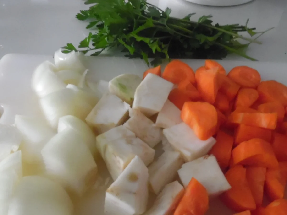 Gepökelte Rippchen mit Soße und Beilagen - Rezept - Bild Nr. 6514