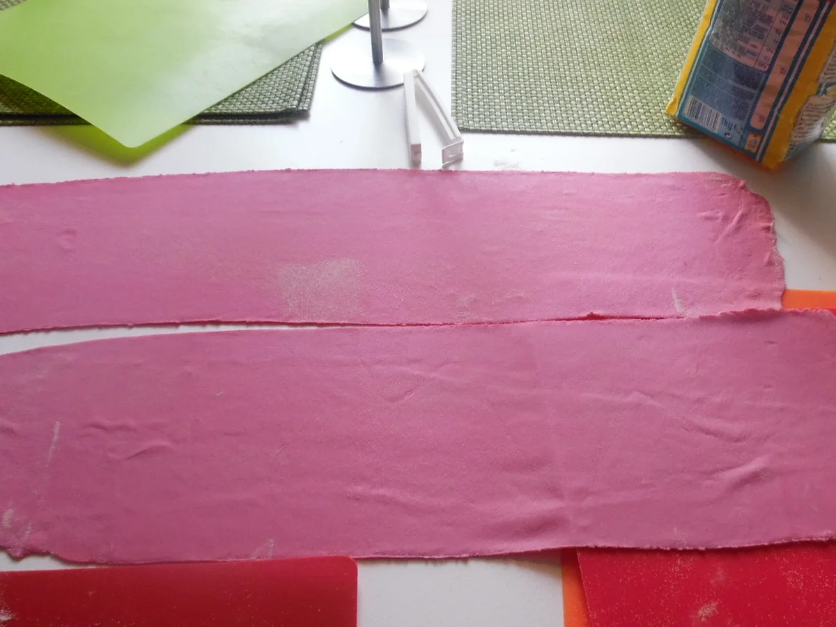 Rezept: Rote-Bete-Ravioli XXL mit zitroniger Safran-Sahnesoße Bild Nr. 6513 Rote-Bete-Ravioli XXL mit zitroniger Safran-Sahnesoße - Rezept - Bild Nr. 6513