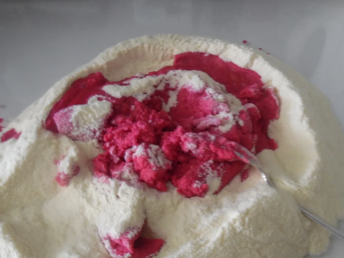 Rezept: Rote-Bete-Ravioli XXL mit zitroniger Safran-Sahnesoße Bild Nr. 6518 Rote-Bete-Ravioli XXL mit zitroniger Safran-Sahnesoße - Rezept - Bild Nr. 6518