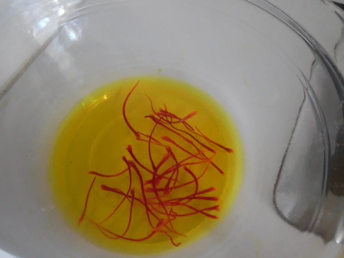 Rezept: Rote-Bete-Ravioli XXL mit zitroniger Safran-Sahnesoße Bild Nr. 6521 Rote-Bete-Ravioli XXL mit zitroniger Safran-Sahnesoße - Rezept - Bild Nr. 6521