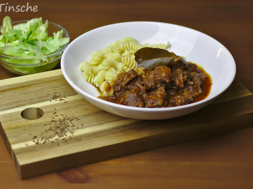 Rinder Zwiebel Gulasch geschmort im Dampfdrucktopf - einfach - von sTinsche Rinder Zwiebel Gulasch geschmort im Dampfdrucktopf - einfach - von sTinsche