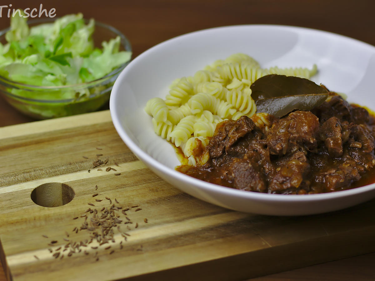 Rinder Zwiebel Gulasch geschmort im Dampfdrucktopf - einfach - von sTinsche