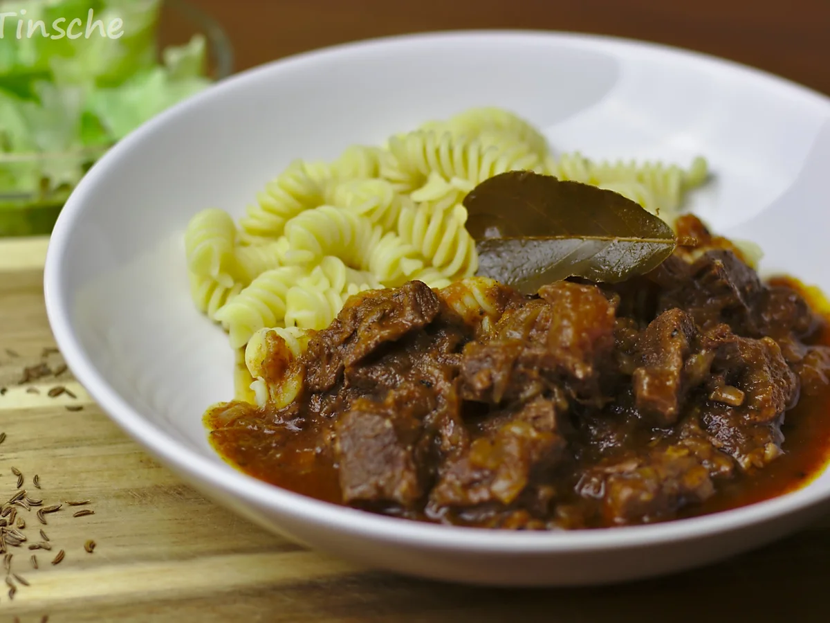 Rezept: Rinder-Zwiebel-Gulasch geschmort im Dampfdrucktopf Bild Nr. 6511 Rinder-Zwiebel-Gulasch geschmort im Dampfdrucktopf - Rezept - Bild Nr. 6511