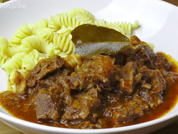 Rinder Zwiebel Gulasch Geschmort Im Dampfdrucktopf Rezept Kochbar De