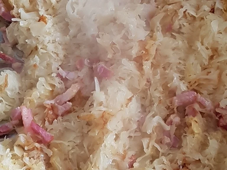 Rezept: Sauerkraut geschmort mit Wurst - Sosse und KASTA Bild Nr. 6571 Sauerkraut geschmort mit Wurst - Sosse und KASTA - Rezept - Bild Nr. 6571