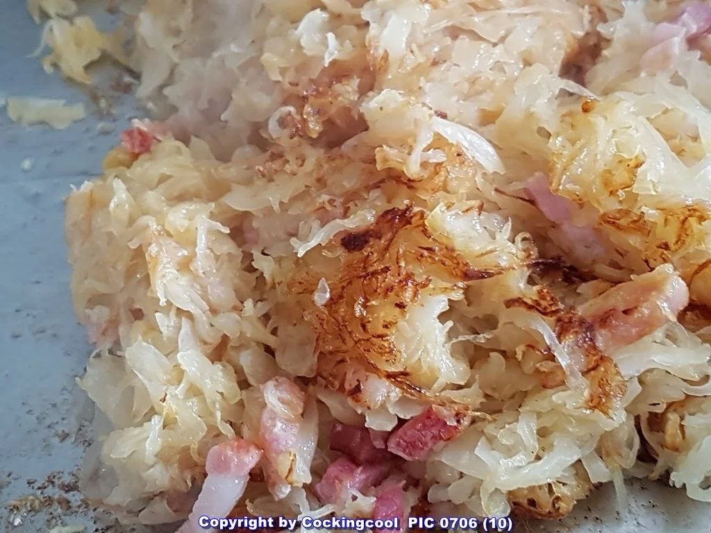 Rezept: Sauerkraut geschmort mit Wurst - Sosse und KASTA Bild Nr. 6571 Sauerkraut geschmort mit Wurst - Sosse und KASTA - Rezept - Bild Nr. 6571