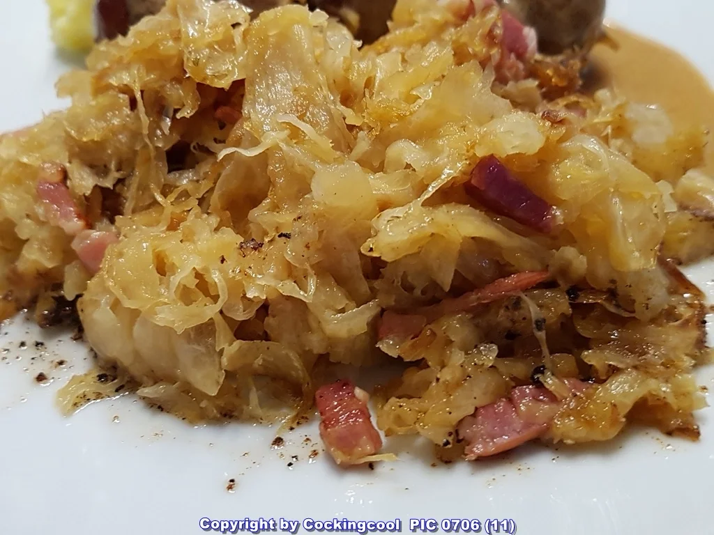 Rezept: Sauerkraut geschmort mit Wurst - Sosse und KASTA Bild Nr. 6571 Sauerkraut geschmort mit Wurst - Sosse und KASTA - Rezept - Bild Nr. 6571