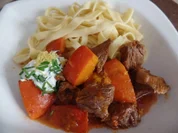 Rezept: Kürbis-Gulasch mit Zitronen-Schnittlauch-Schmand Bild Nr. 6560 Kürbis-Gulasch mit Zitronen-Schnittlauch-Schmand - Rezept - Bild Nr. 6560