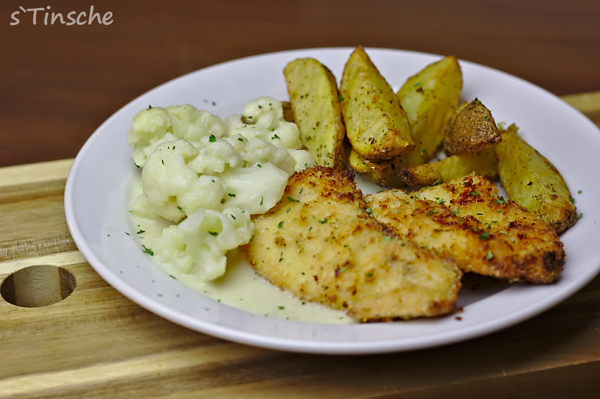 Bilder für Hähnchenschnitzel mit Countrykartoffeln & Blumenkohl - Rezept