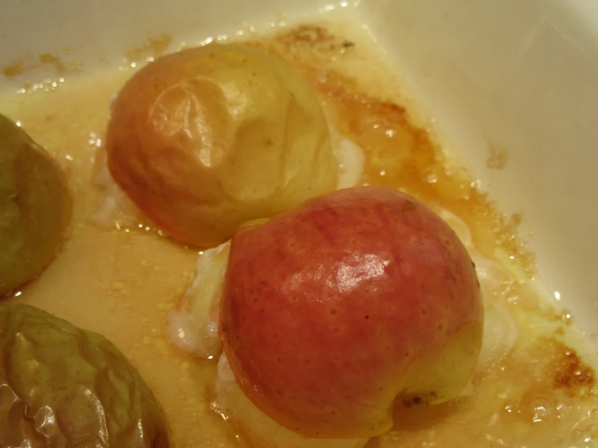 Rezept: Dessert: Bratapfeleis und Eispralinen Bild Nr. 6590 Dessert: Bratapfeleis und Eispralinen - Rezept - Bild Nr. 6590