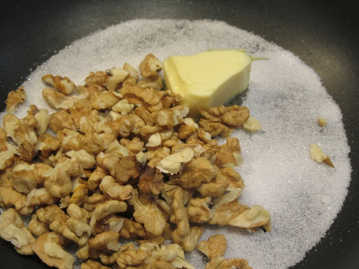 Rezept: Dessert: Bratapfeleis und Eispralinen Bild Nr. 6598 Dessert: Bratapfeleis und Eispralinen - Rezept - Bild Nr. 6598