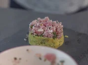 Avocado-Mango-Thunfisch-Salat mit Chili, Koriander, Minze und Nüssen - Rezept - Bild Nr. 2