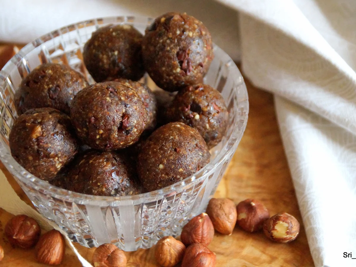 Rezept: Energy-Balls: Haselnuss-Schoko-Kugeln Bild Nr. 2 Energy-Balls: Haselnuss-Schoko-Kugeln - Rezept - Bild Nr. 2