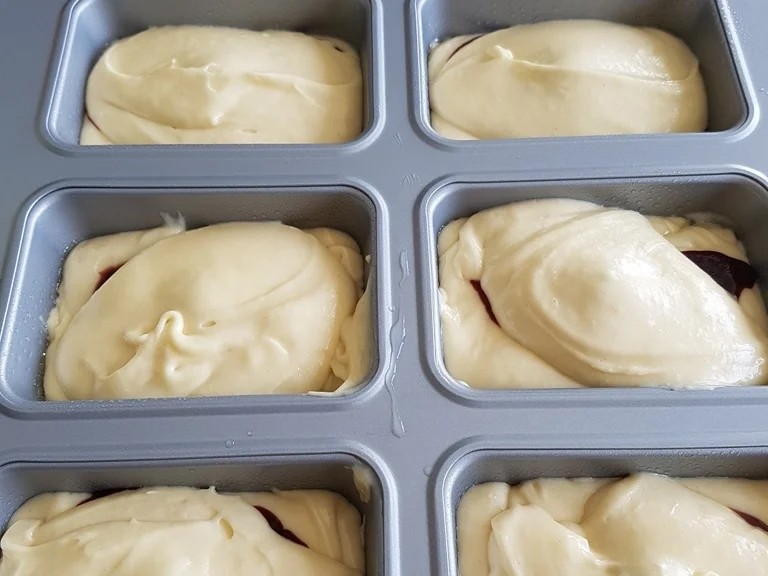 Rezept: Minikasten Amarenakirschkuchen Bild Nr. 5 Minikasten Amarenakirschkuchen - Rezept - Bild Nr. 5