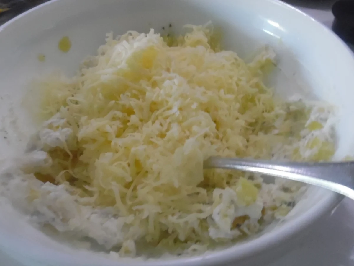 Schlutzkrapfen "bayrische Art" mit Specksoße und Röstzwiebeln - Rezept - Bild Nr. 6607