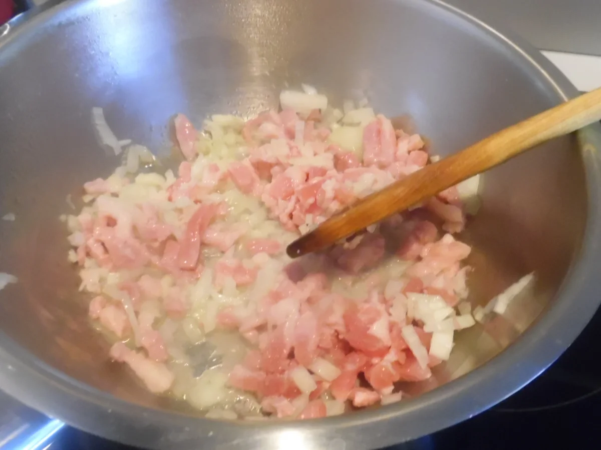 Schlutzkrapfen "bayrische Art" mit Specksoße und Röstzwiebeln - Rezept - Bild Nr. 6616