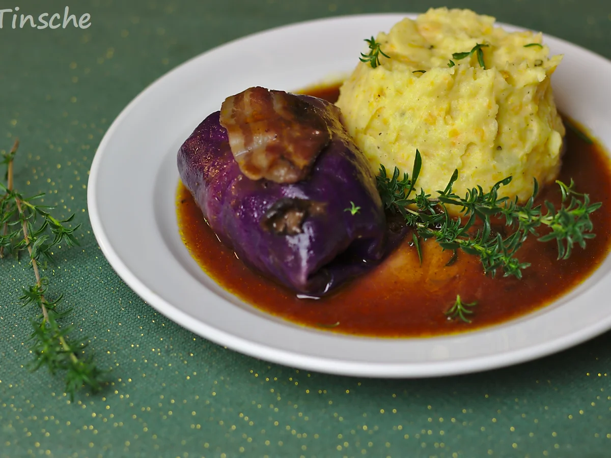 Rotkohlrouladen mit Reh-Speck-Schalotten-Preiselbeer-Füllung - Rezept - Bild Nr. 6604