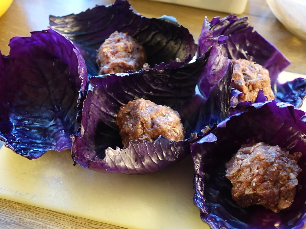 Rotkohlrouladen mit Reh-Speck-Schalotten-Preiselbeer-Füllung - Rezept - Bild Nr. 6608