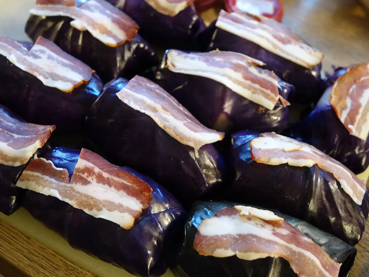 Rotkohlrouladen mit Reh-Speck-Schalotten-Preiselbeer-Füllung - Rezept - Bild Nr. 6612