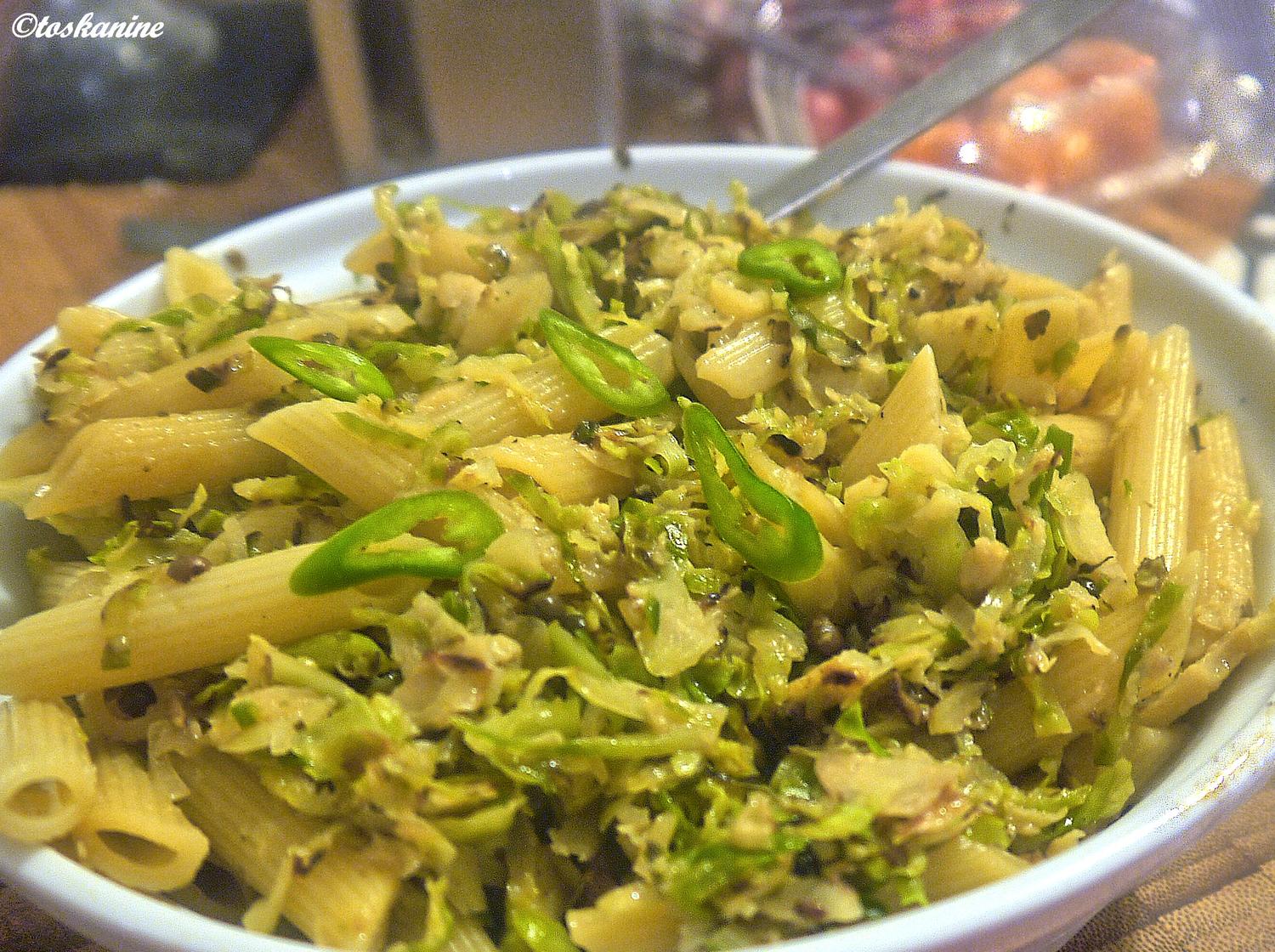Pasta mit Rosenkohl-Pfeffer-Sauce - Rezept - kochbar.de