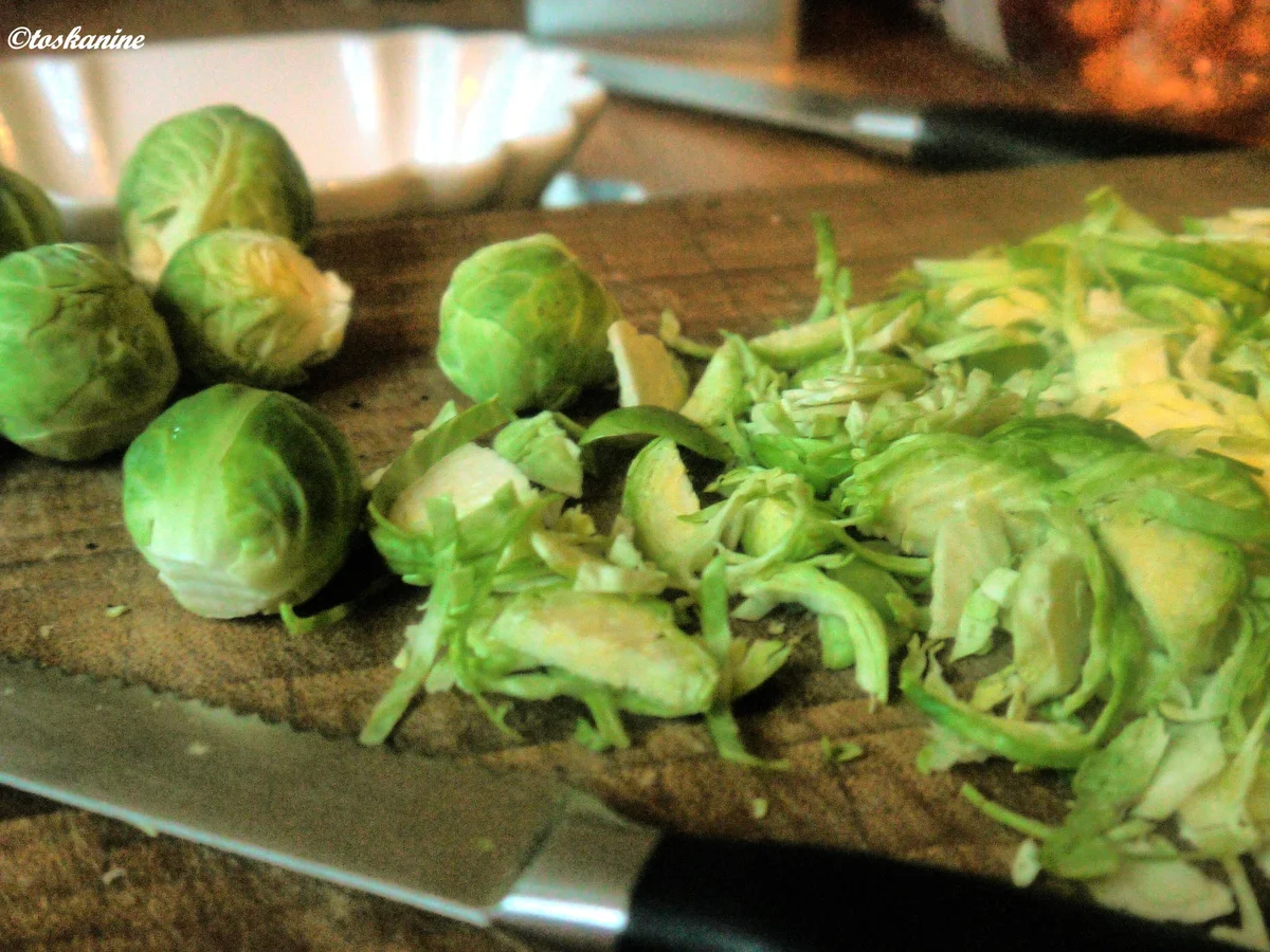 Rezept: Pasta mit Rosenkohl-Pfeffer-Sauce Bild Nr. 3 Pasta mit Rosenkohl-Pfeffer-Sauce - Rezept - Bild Nr. 3