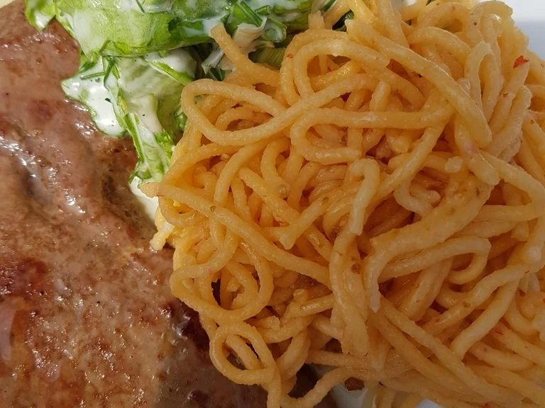 Rezept: Kalbsleber (sautiert) mit Salat und Pasta Bild Nr. 6646 Kalbsleber (sautiert) mit Salat und Pasta - Rezept - Bild Nr. 6646