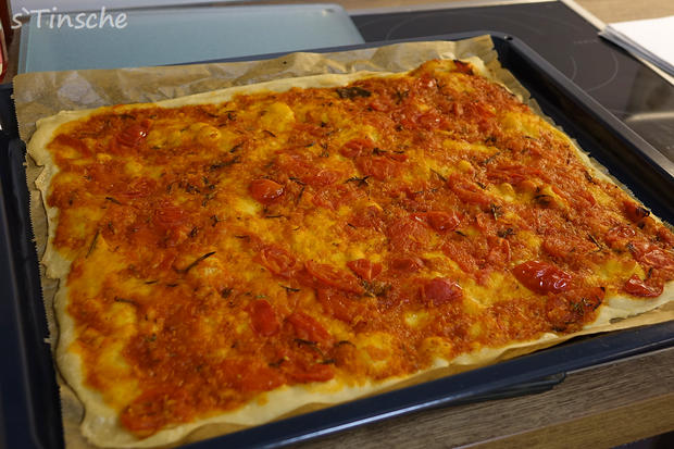 Knusprige Hähnchen-Paprika-Pizza - Rezept - kochbar.de