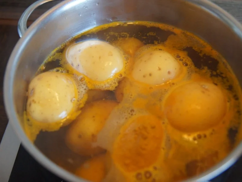 Pellkartoffeldrillinge mit Brägenwurst und pikanten Sauerkraut - Rezept - Bild Nr. 4