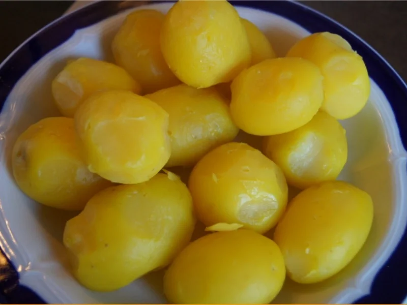 Pellkartoffeldrillinge mit Brägenwurst und pikanten Sauerkraut - Rezept - Bild Nr. 5