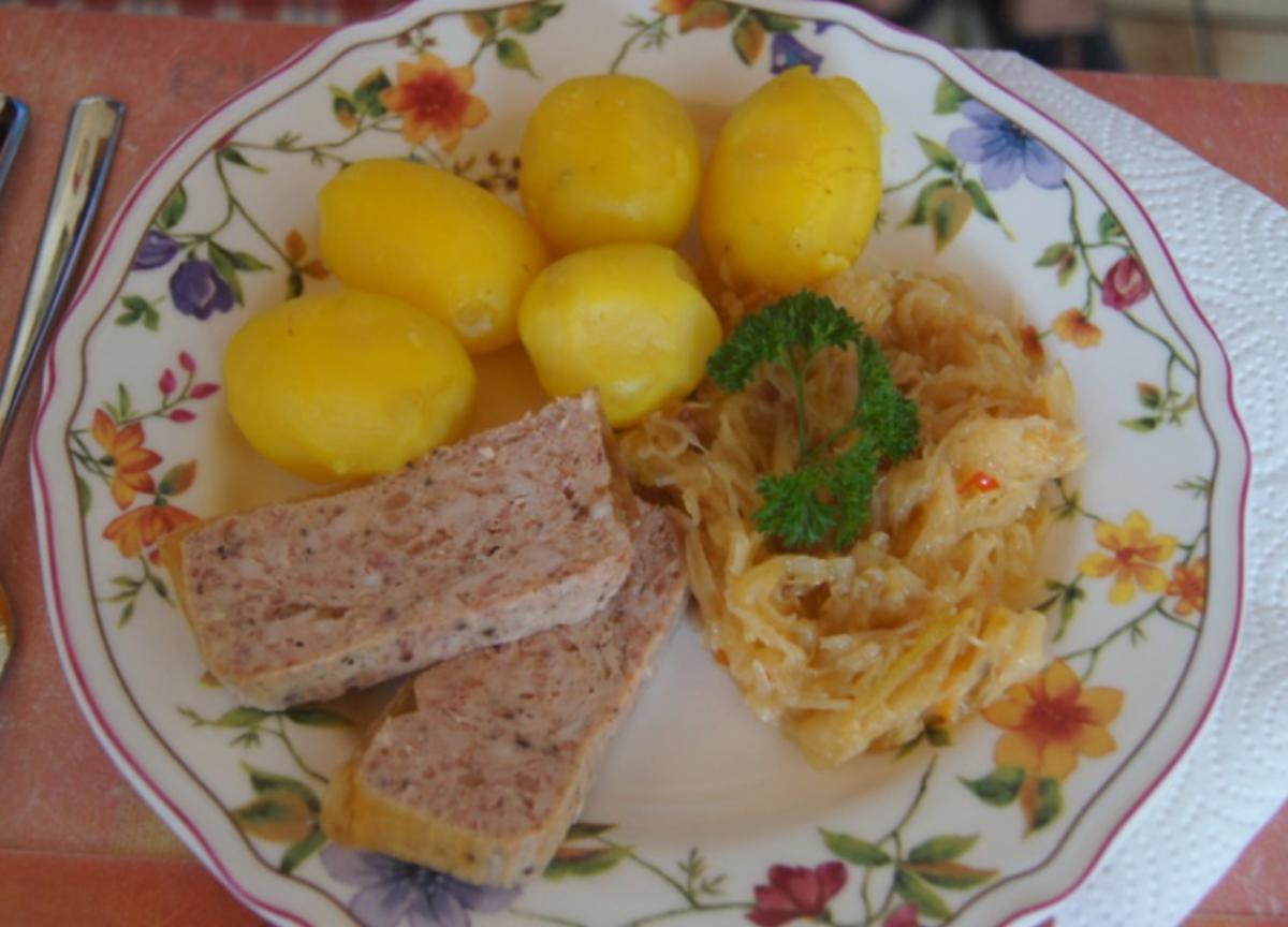 Pellkartoffeldrillinge mit Brägenwurst und pikanten Sauerkraut - Rezept - Bild Nr. 10