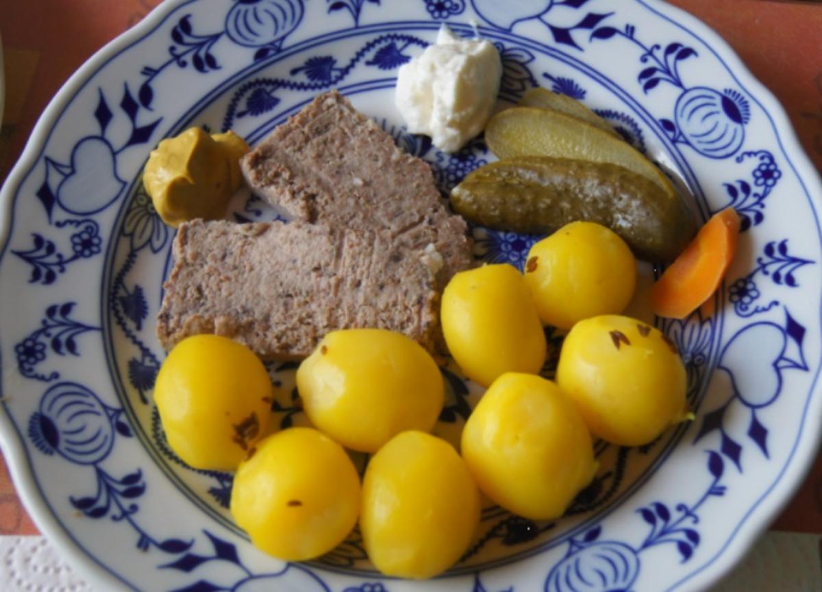 Pellkartoffeldrillinge mit Landleberwurst und Gewürzgurke - Rezept - Bild Nr. 2